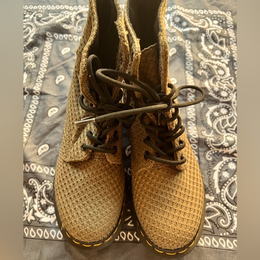 Dr Martens olive fabric special edition women size 6